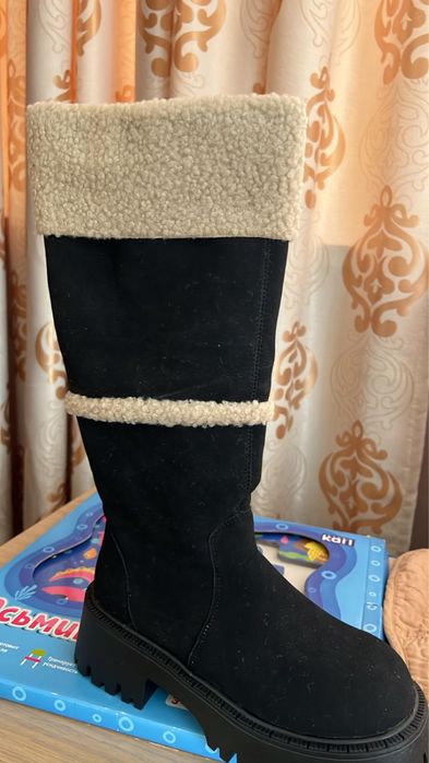 Продается женские сапоги