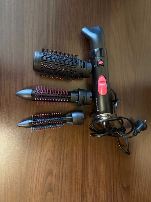 Uscator Remington cu accesorii de ondulat