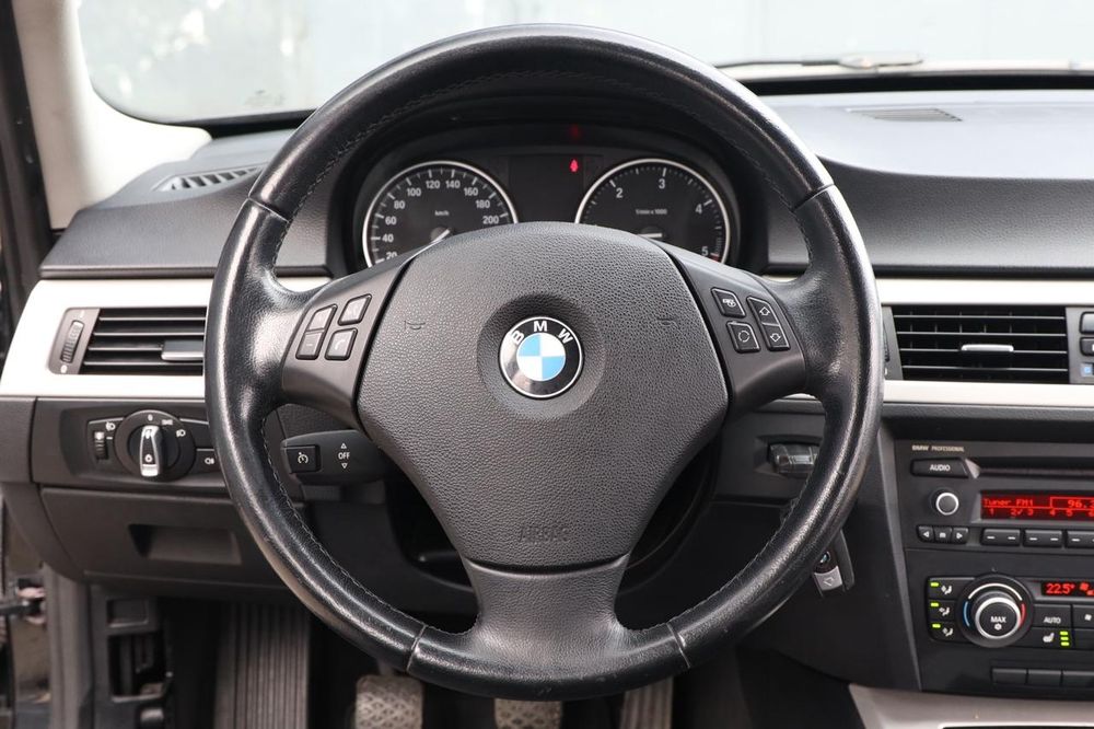 BMW 3 Series 2011 — imagine 5