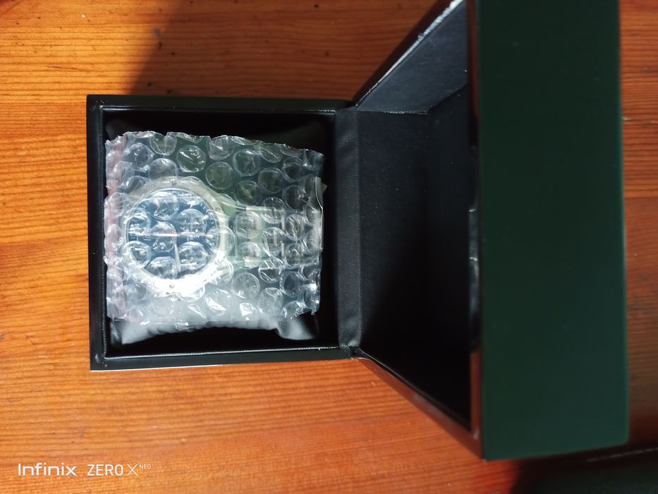 Продам наручные часы.