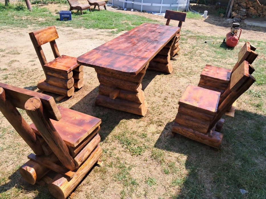 Balansoare rustice din lemn rotund