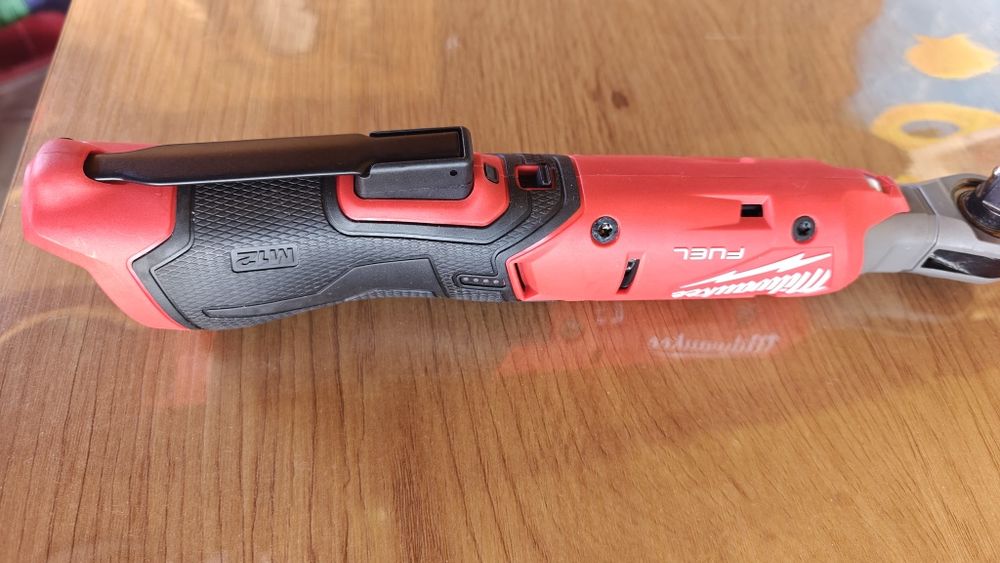Clichet milwaukee m12 ultimul model 108 nm forță cap 1/2