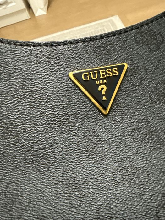 Сумка от бренда Guess с кошельком