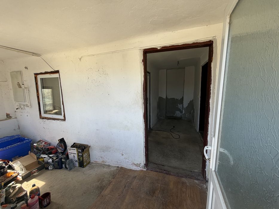 Teren cu casa  de vanazre