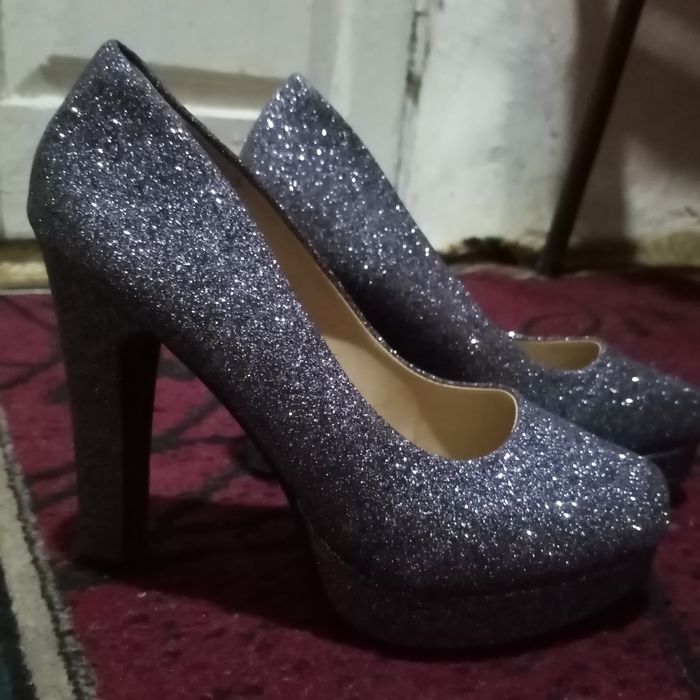 Kablok oyoq kiyimlar sotiladi