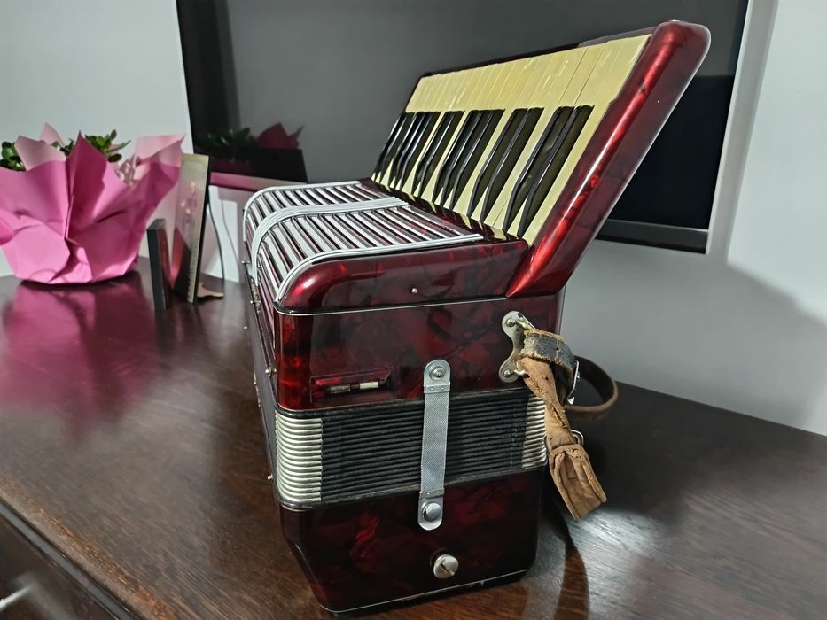 Vând Hohner vergele Tango 2 impecabil acord 8/70