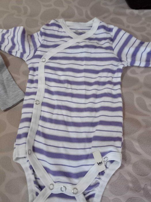 продавам бебешки бодита