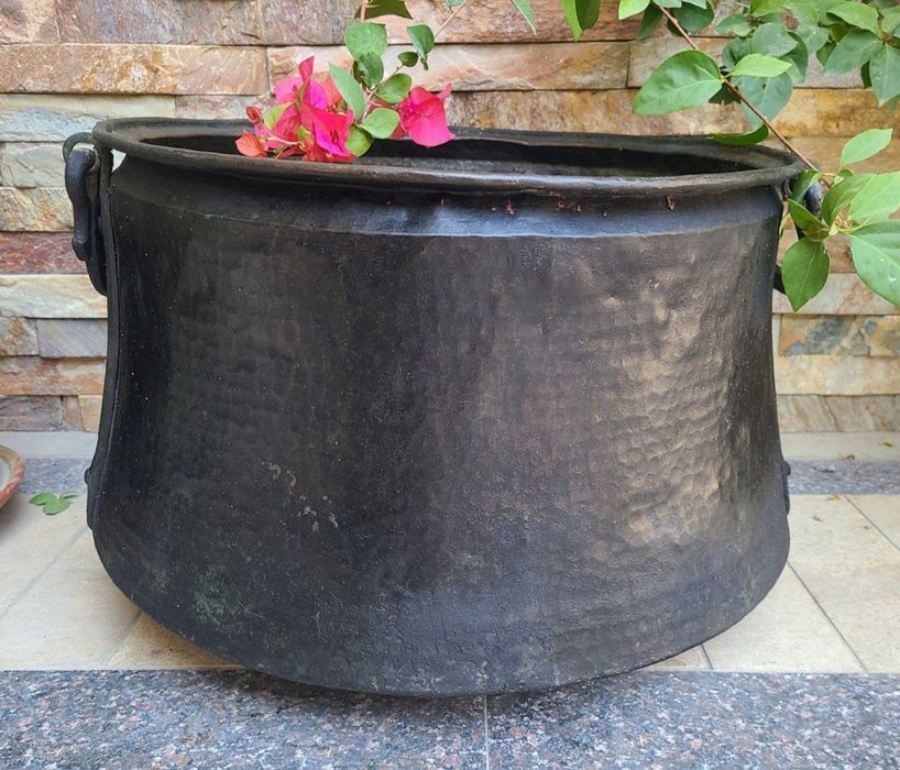 Кадимий мис ва латундан тайорланган буюмлар сотилади