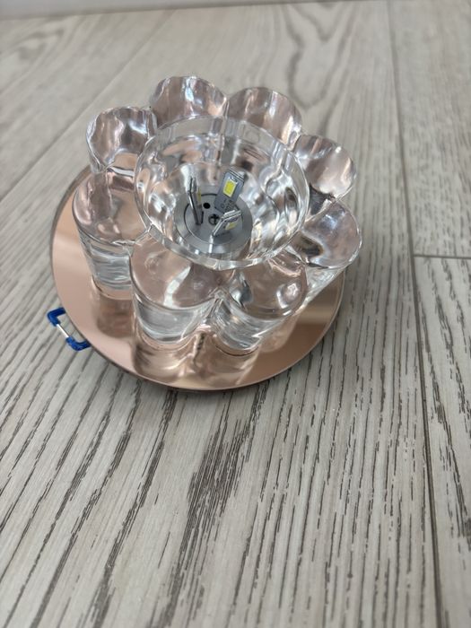 Софиты под гипсокартон в количестве 29 штук.