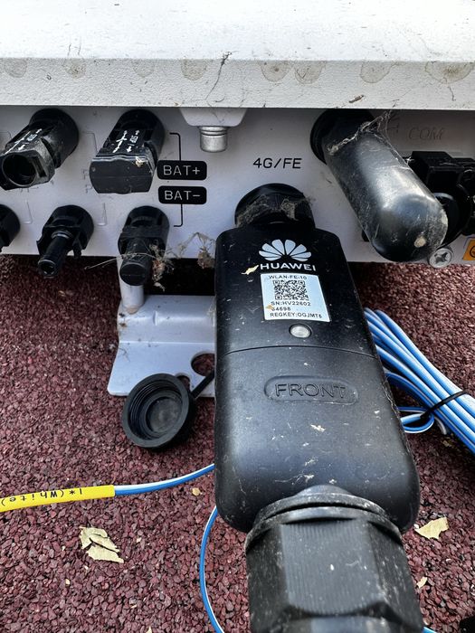 Монофазен инвертор за PV Huawei SUN2000-5KTL- L1 с донгъл за wi-fi и смарт метър