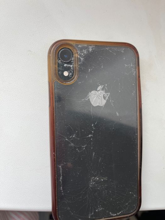 Продам iPhone XR