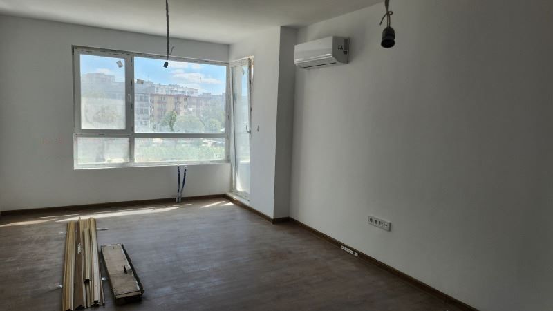 Продава се Двустаен апартамент в София, Обеля 2 - 56 кв.м за 4286 €/кв.м - Снимка #1
