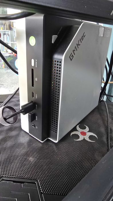Mini PC AI GMKtec EVO-X2 — 128GB RAM / 2TB SSD — Windows — 4 luni vechime