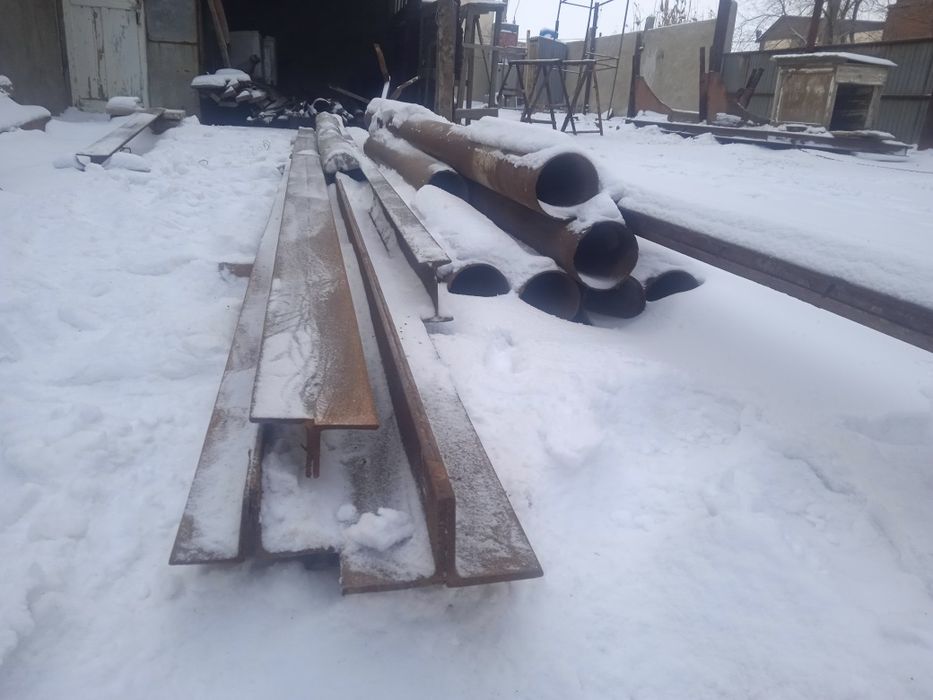 уголок, платформа, балки, забор, арматуры.