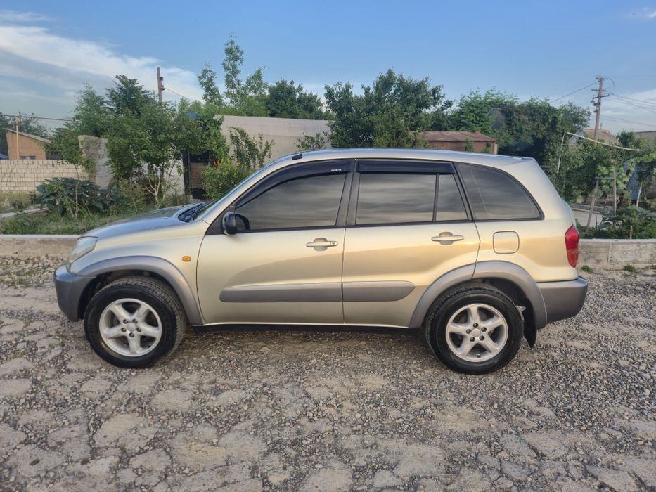 Toyota RAV4 (2003)