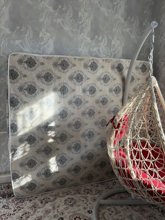 Матрас двухспальный б/у срочно