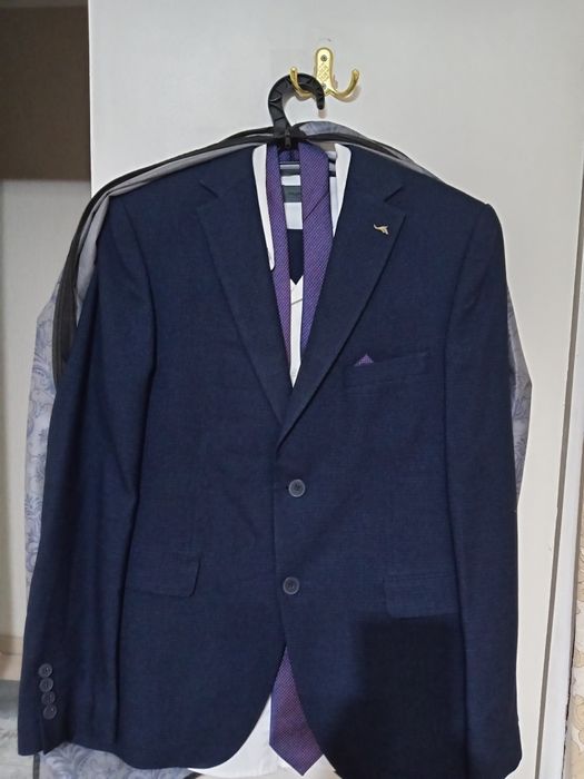 Продоется тройка почти новый