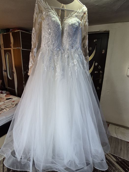 Vând rochita de mireasa