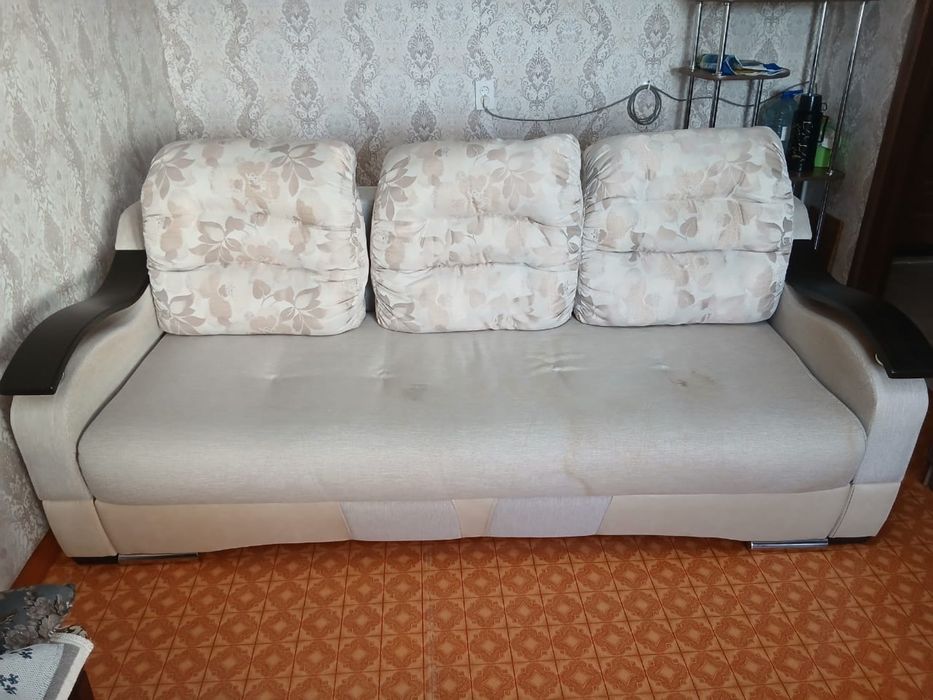 Продам диван в хорошем состоянии