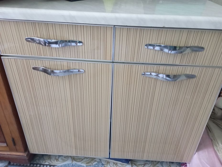Кухоный тумбочка