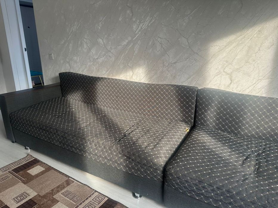 Біріккен үлкен диван