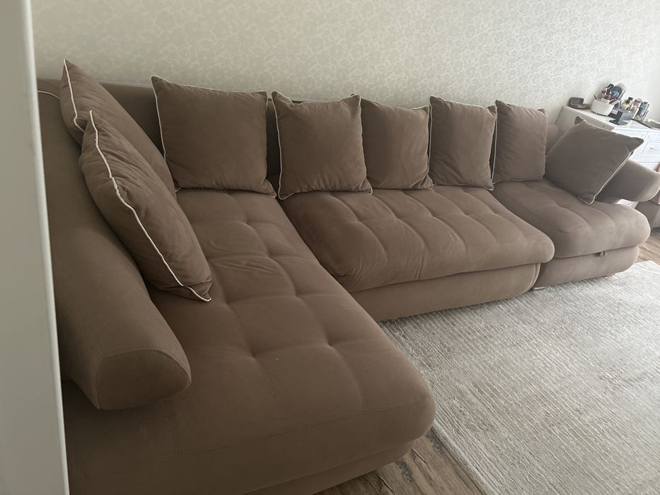 Продается Диван в хорошем состоянии.