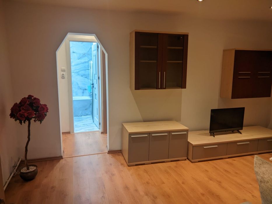 Inchiriez apartament