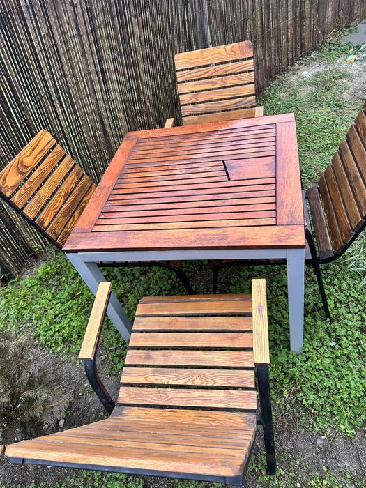 Umbrela , masa cu scaune