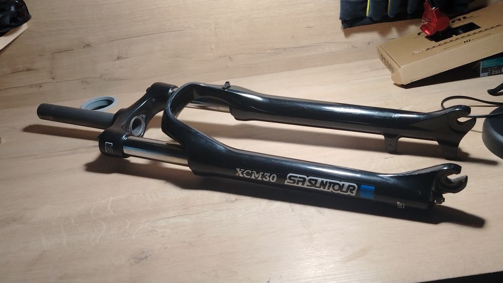 Вилка sr suntour XCM30