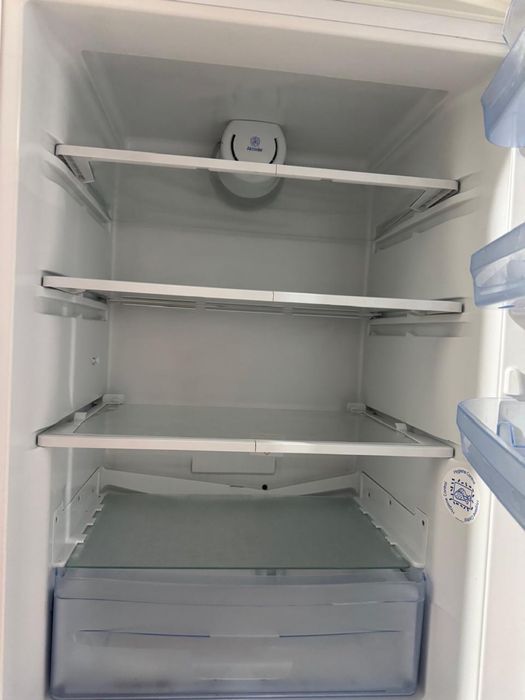 Продам холодильник Indesit