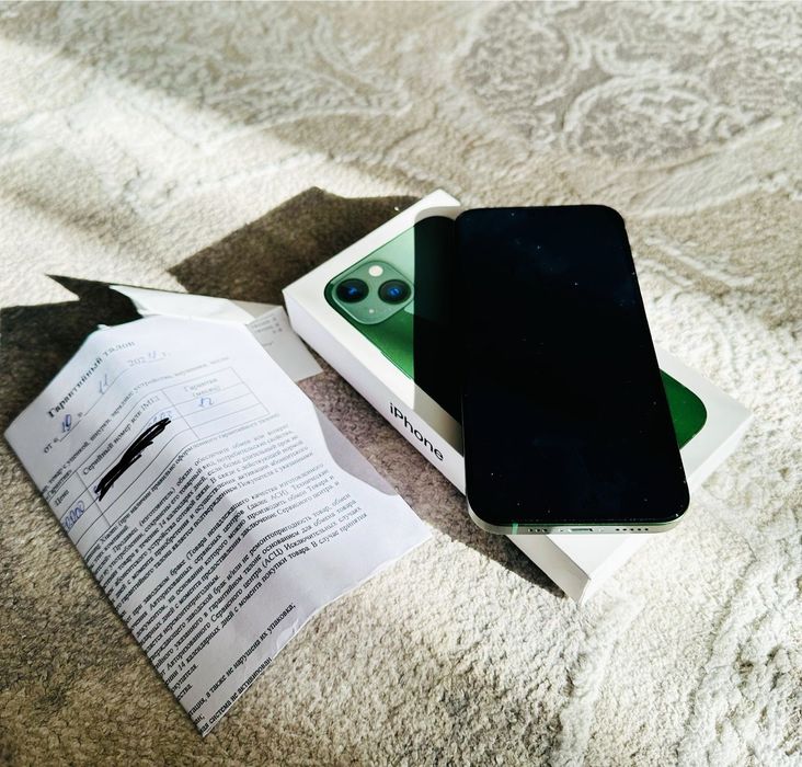 Айфон IPhone 13 на гарантии