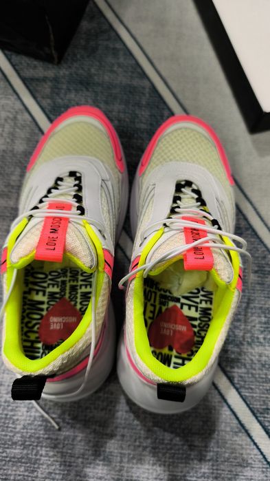 Vand adidasi dama love moschino marimea 38