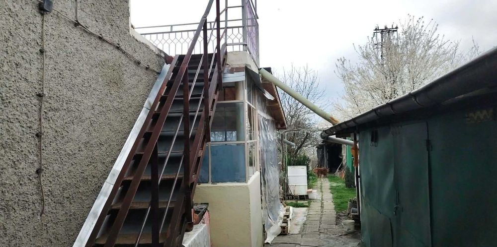 Двуетажна вила в местност Драката