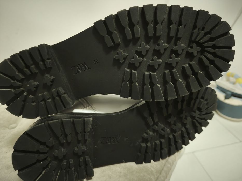 Ghete Zara  din piele naturală  mărimea 40