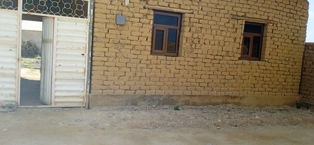 Yashashga tayyor hovli uy sotiladi