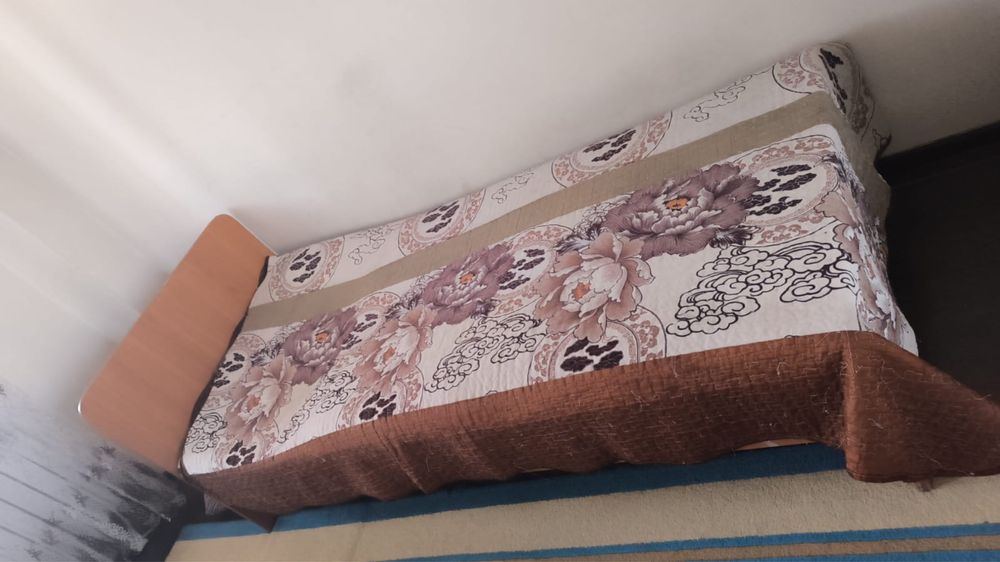 Кровать для спальни.