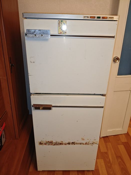 Холодильник 2х камерный