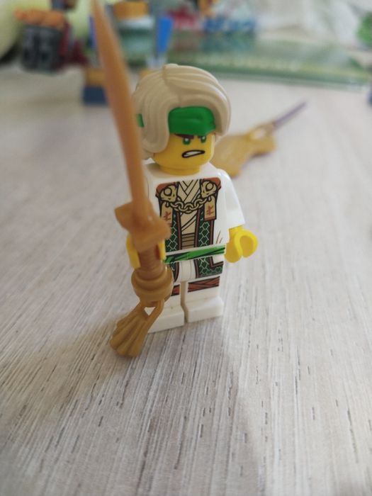 Продам lego робота из нидзяго (руки самодельные)
