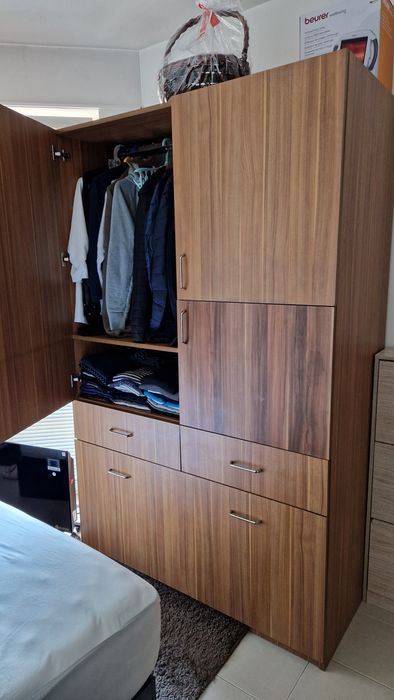 Продавам гардероб