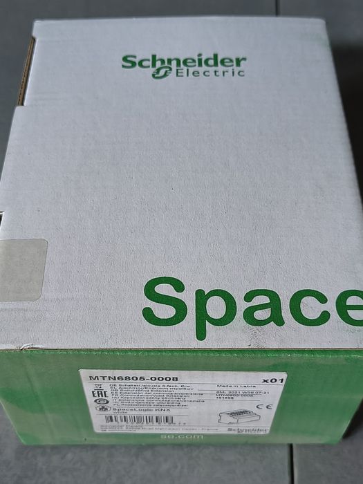 Schneider Electric SpaceLogic KNX MTN6705-0008 + MTN6805-0008