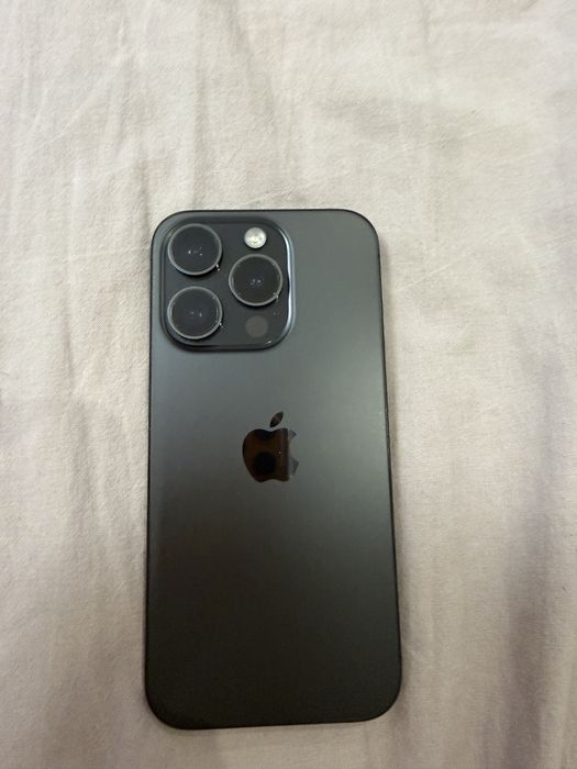 Продавам iphone 15 pro
