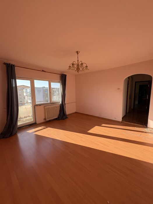 Apartament 3 camere , decomandat ,zona Confectii