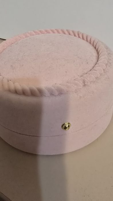 Гревна,нова,много красива с перлички