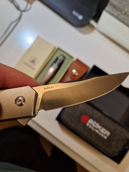 Чисто нов  нож Boker titanium S35VN и чисто нов нож Laguiole