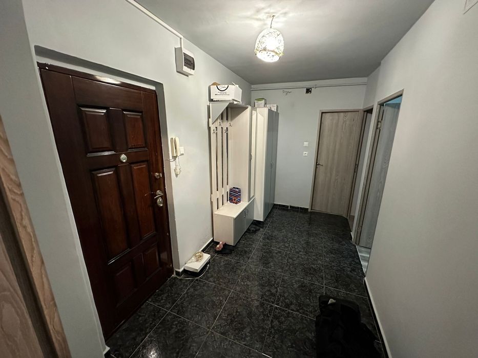 Inchiriez apartament cu doua camere B-dul Traian zona Ursus