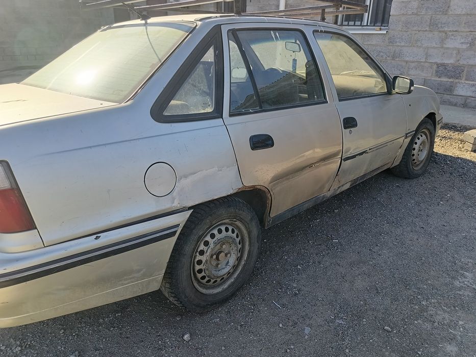 Автомобиль деу нексия