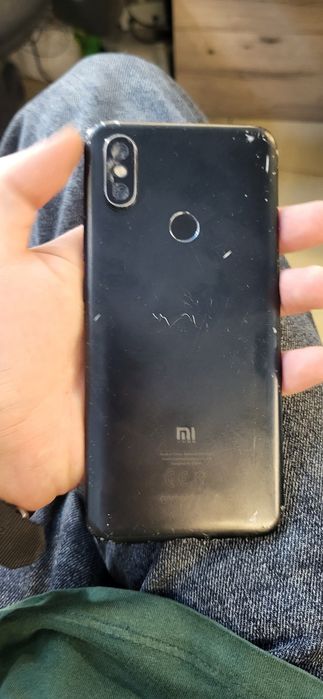 На запчасти Mi A2 имейки есть