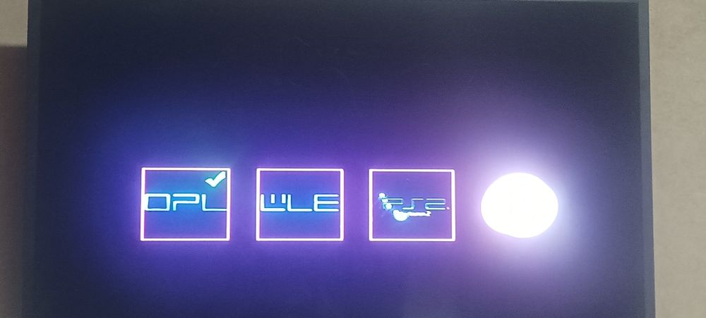 Playstation 2 zagrujaet s fleski igr