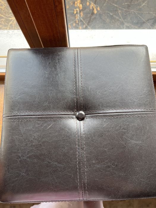 Пуфик черного цвета