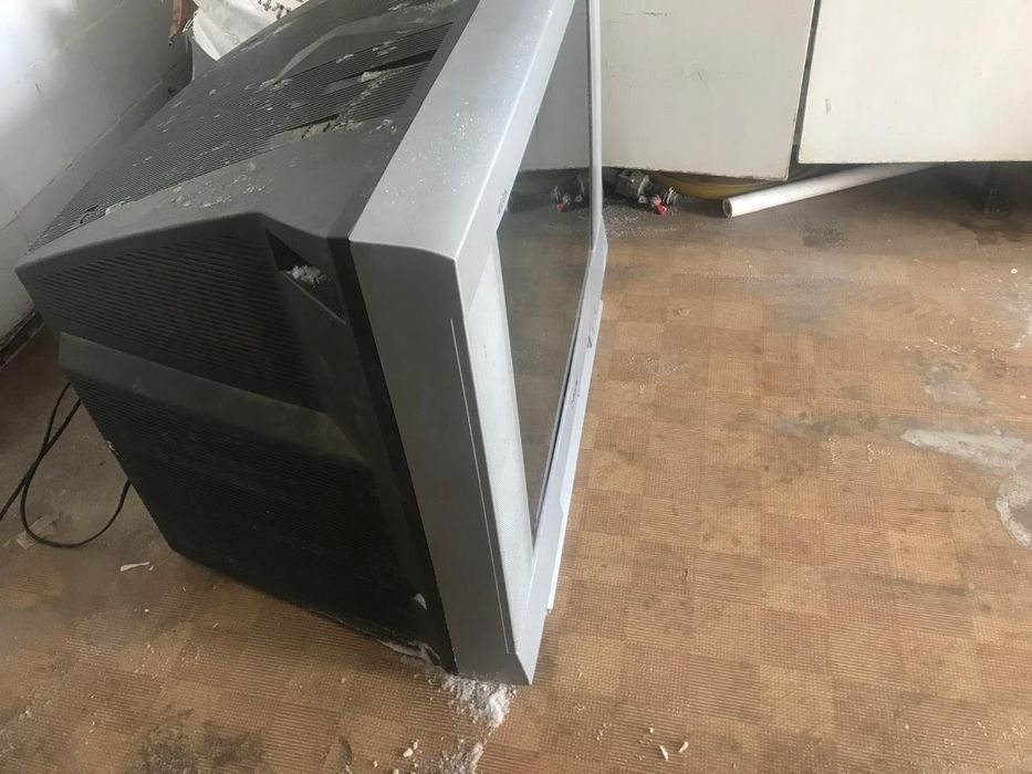 Продам два телевизора черный и серый